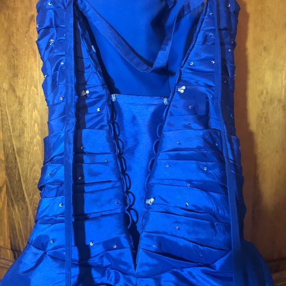 Beautiful blue gown - Picture 5 of 15